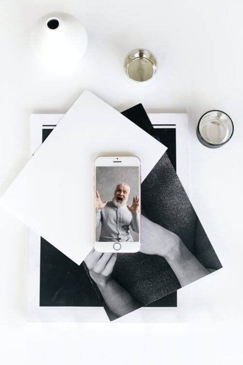 Free Mobile mockup Photoshop by Snail motion